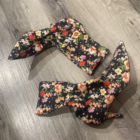 Zara Shoes - Women's Zara Floral Kitten Sock Boot Heels EUC Size 38